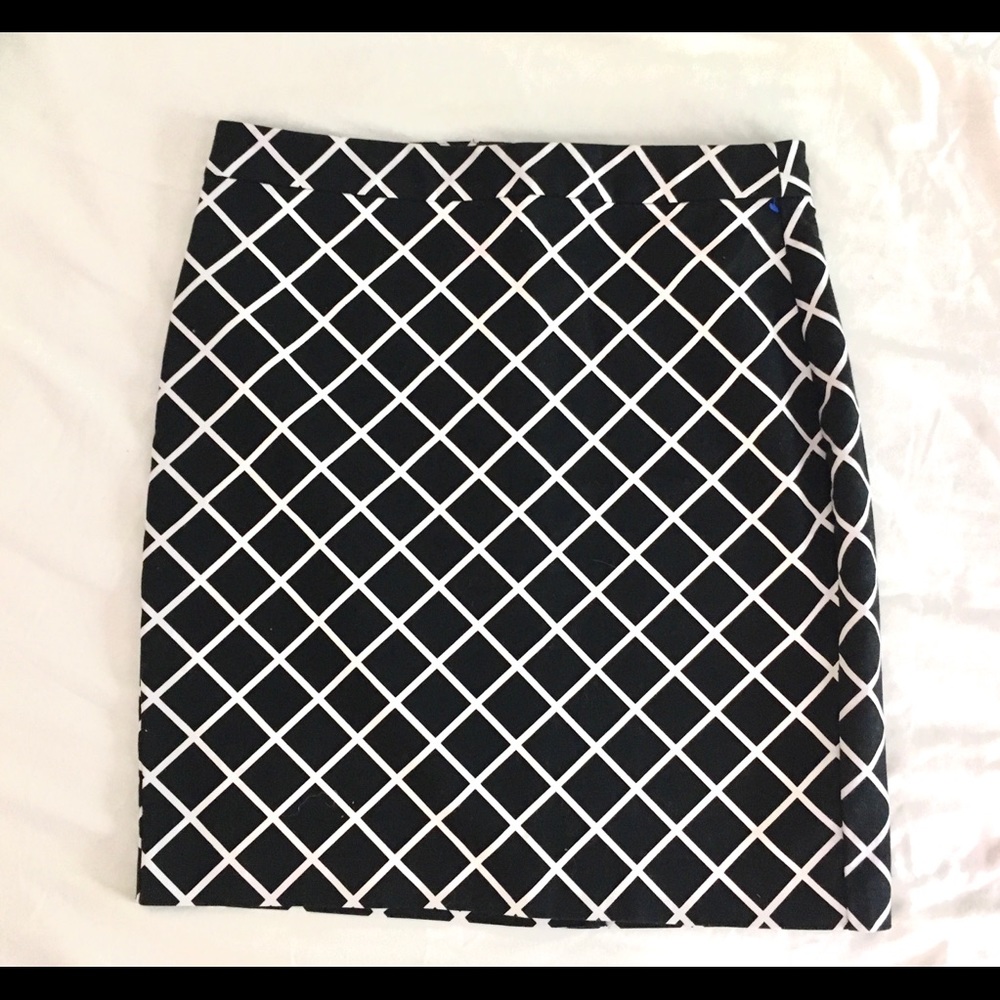 Banana Republic modern geometric pattern pencil skirt-NWOT